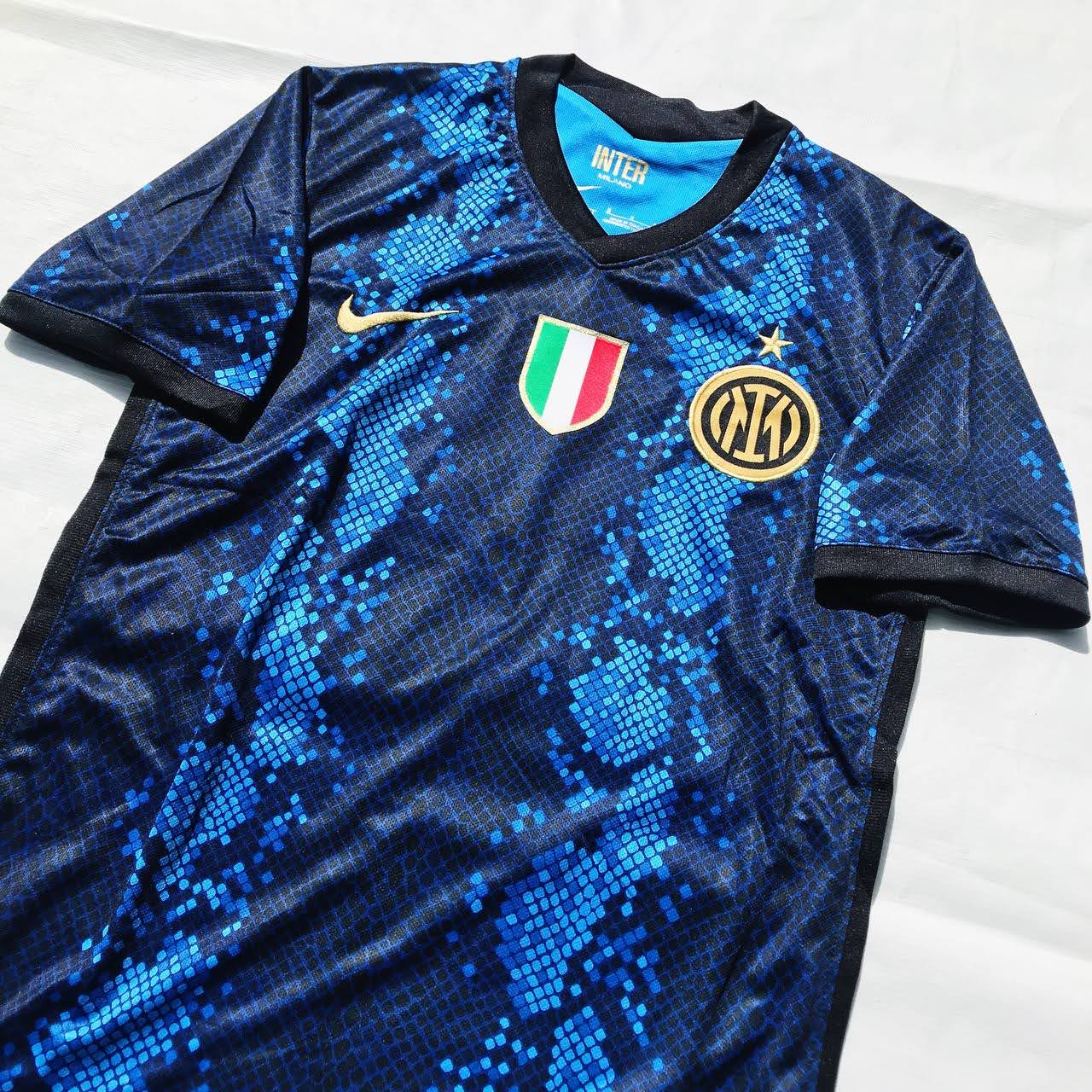 Camiseta Inter 2021-22